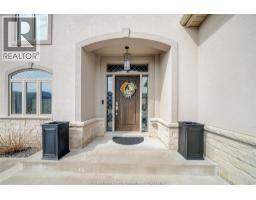 1096 CHARLOTTE CRESCENT - 2