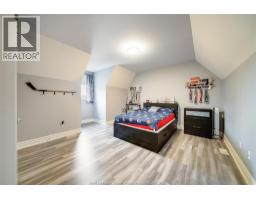 1096 CHARLOTTE CRESCENT - 27