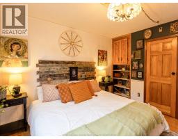 576 RICHMOND STREET - 14