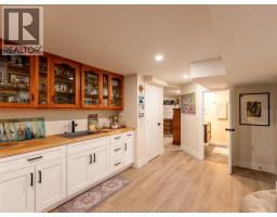 576 RICHMOND STREET - 33