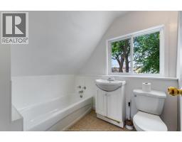 1563 Albert ROAD - 18