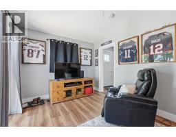8 ST. CLAIR STREET - 17