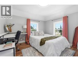 8 ST. CLAIR STREET - 26