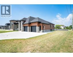 121 HAZEL CRESCENT - 2