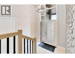 121 HAZEL CRESCENT - 4