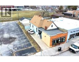 1116 WYANDOTTE East - 2