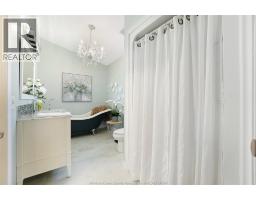 2 QUEEN S HILL CRESCENT - 19