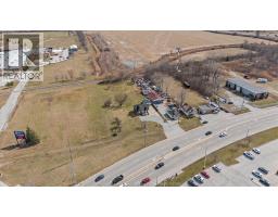4590 WALKER ROAD - 32