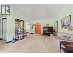 121 DIVISION STREET South - 6