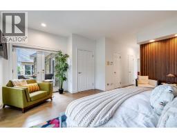 323 TALBOT STREET South - 18