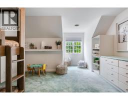 323 TALBOT STREET South - 35