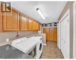 1098 STONEYBROOK CRESCENT - 43