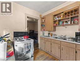 1560-1562 DOUGALL AVENUE - 10