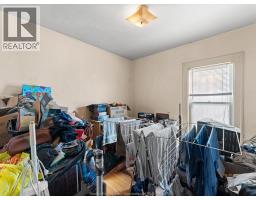 1560-1562 DOUGALL AVENUE - 11