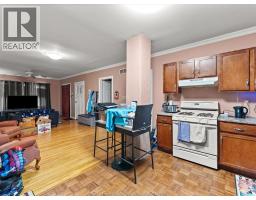 1560-1562 DOUGALL AVENUE - 17