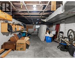 1560-1562 DOUGALL AVENUE - 22
