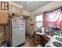 1560-1562 DOUGALL AVENUE - 9