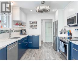 276 FAIRWAY CRES - 12