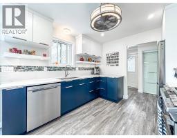 276 FAIRWAY CRES - 14