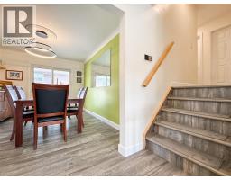 276 FAIRWAY CRES - 15