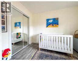 276 FAIRWAY CRES - 21