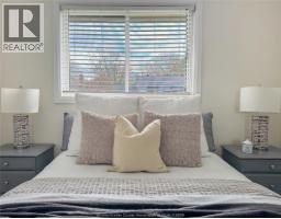 276 FAIRWAY CRES - 23