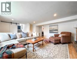 276 FAIRWAY CRES - 25