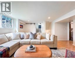 276 FAIRWAY CRES - 27