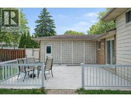 276 FAIRWAY CRES - 37