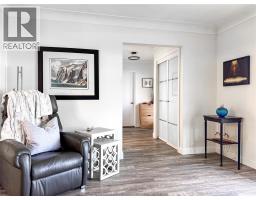 276 FAIRWAY CRES - 6