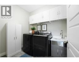 211 LIVINGSTONE CRESCENT - 23