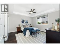 211 LIVINGSTONE CRESCENT - 26