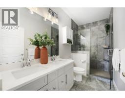 211 LIVINGSTONE CRESCENT - 29