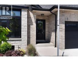 211 LIVINGSTONE CRESCENT - 5