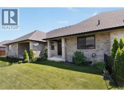 211 LIVINGSTONE CRESCENT - 7
