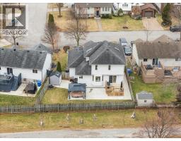 46 Brush CRESCENT - 40