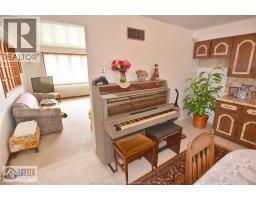 1435 ST. CLAIR AVENUE - 10