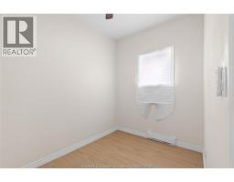 939 WYANDOTTE STREET East - 12