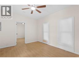 939 WYANDOTTE STREET East - 13