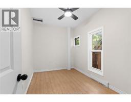 939 WYANDOTTE STREET East - 15