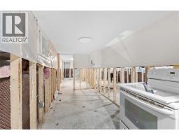 939 WYANDOTTE STREET East - 17