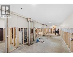 939 WYANDOTTE STREET East - 18