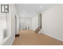 939 WYANDOTTE STREET East - 21