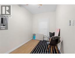939 WYANDOTTE STREET East - 23