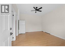 939 WYANDOTTE STREET East - 3