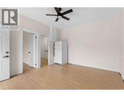 939 WYANDOTTE STREET East - 4