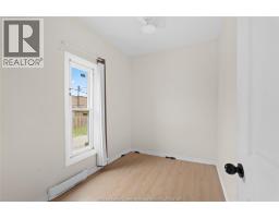 939 WYANDOTTE STREET East - 5