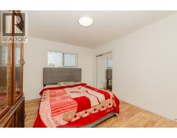 3444 HEMLOCK - 18