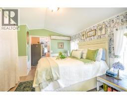 54 MALDEN HILL - 26