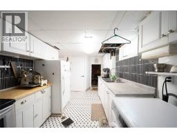 971 FAIRVIEW BOULEVARD - 32
